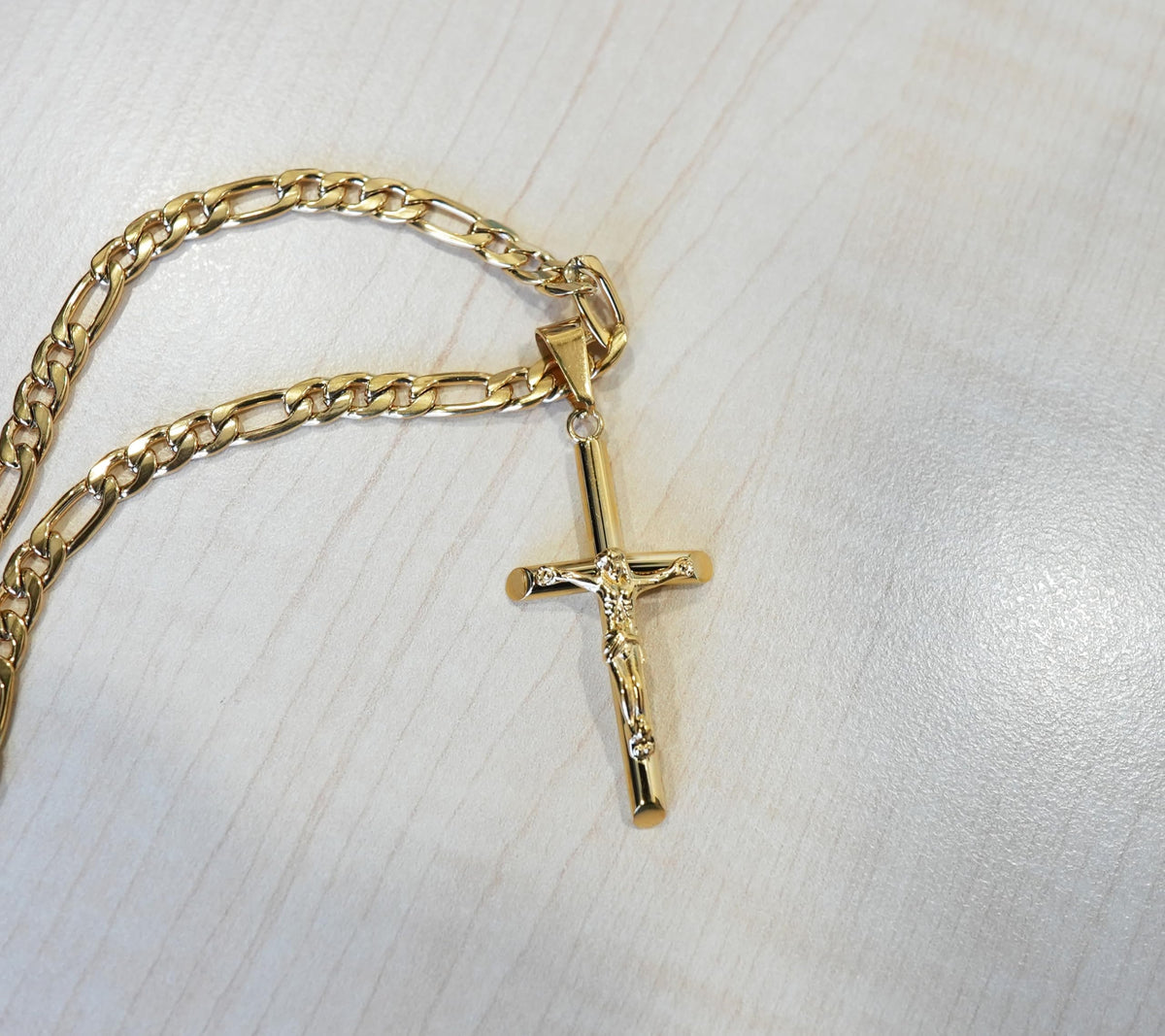 Small Crucifix Necklace – 5mm Figaro Chain – 18K Gold