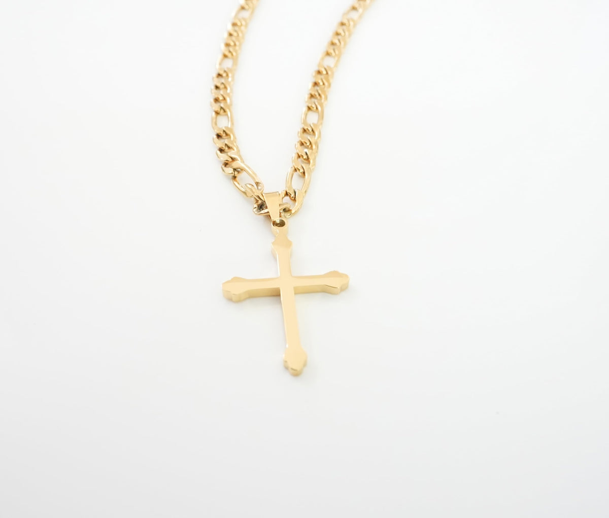 Small Budded Cross Necklace – 5mm Figaro Chain – 14K Gold