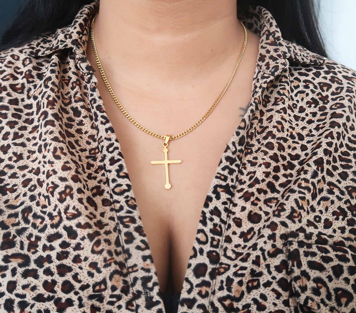 Small Budded Cross Necklace – 3mm Cuban Chain – 18K Gold